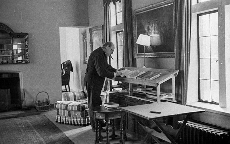 Winston Churchill Stand-Up Desk