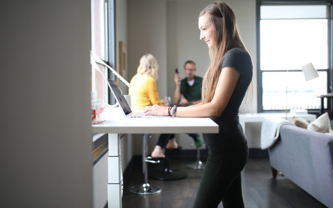 3 Advantages of Adjustable Height Desks