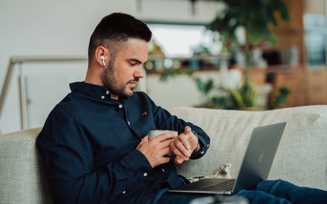 Ready to Upgrade Your Home Office Desk? 3 Reasons to Check Out Standing Desks